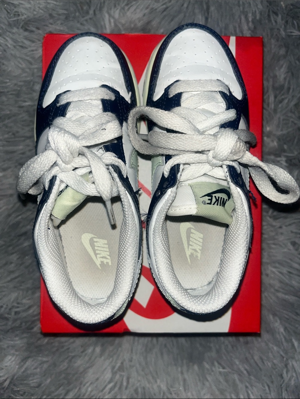 Nike Kids White and Navy Low-Top Sneakers - Picture 7 of 9
